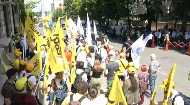 VIDEO, UPDATE // Protestatarii, NEMULȚUMIȚI de decizia CEC de a deschide 146 de secții electorale în străinătate: „Vom contesta decizia la Curtea de Apel. Ei nu și-au spălat obrazul”