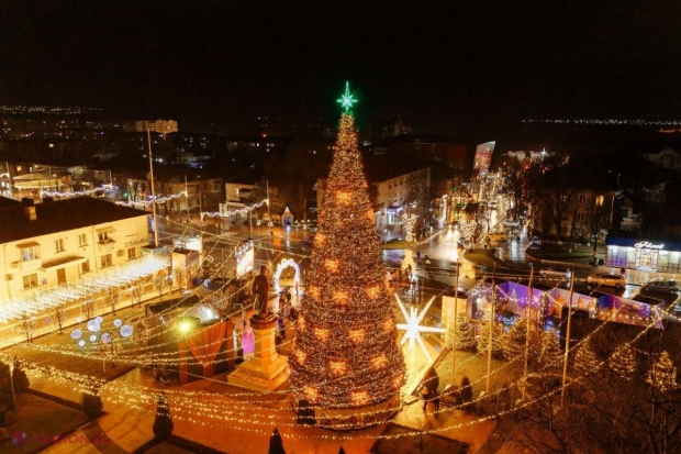 FOTO // Orheiul se laudă cu cel mai MARE pom de Crăciun din R. Moldova. Ilan Șor: „Orheiul a devenit pentru al șaptelea an consecutiv CAPITALA sărbătorilor de iarnă”. În centrul municipiului a fost amenajat și un „orășel european”