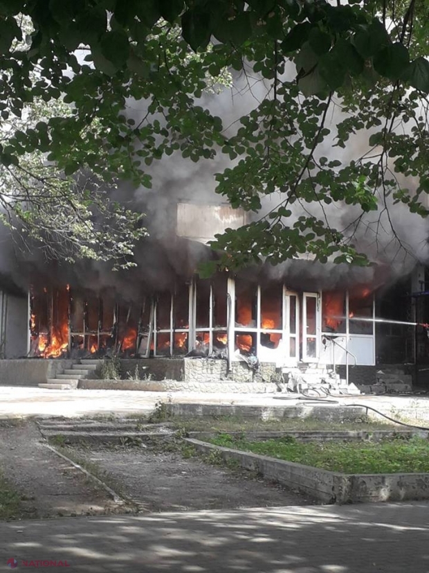 FOTO // Incendiu DEVASTATOR la Drochia: Un magazin, DISTRUS în totalitate