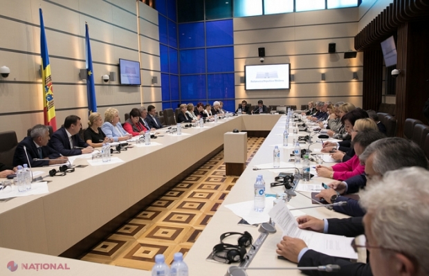 Peste ȘAPTE MII de copii din R. Moldova nu au fost primiți în instituțiile de învățământ, pentru că NU erau vaccinați contra RUJEOLEI: La mijlocul lunii septembrie, în afara sistemului educațional mai rămâneau 5 000 de copii