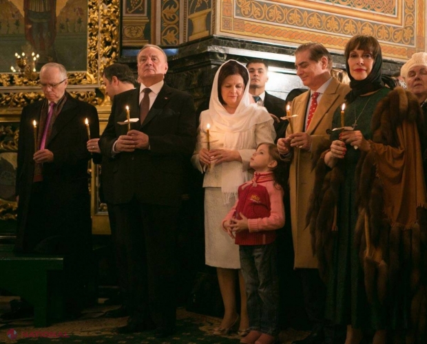 FOTO // Cine au fost marii ABSENȚI de la liturghia de Crăciun pe stil vechi