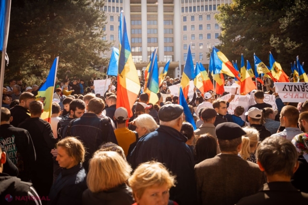 Proteste non-stop în fața Președinției: Organizatorii mitingului din centrul Chișinăului anunță că oamenii vor protesta pașnic până când guvernarea își va da demisia