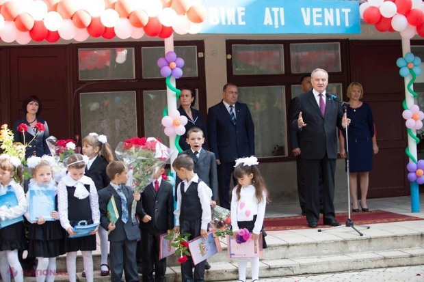 REPORTAJ FOTO // Președintele Timofti și-a retrăit PRIMUL SUNET la școala din sat