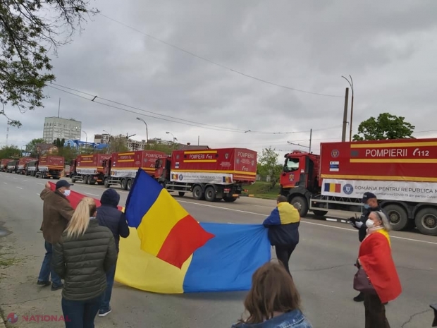 VIDEO // Ceremonia de transmitere a AJUTORULUI UMANITAR oferit de România cetățenilor R. Moldova. Numeroși cetățeni au venit, în pofida pandemiei, să MULȚUMEASCĂ României. „Dumnezeu să binecuvânteze R. Moldova și România”