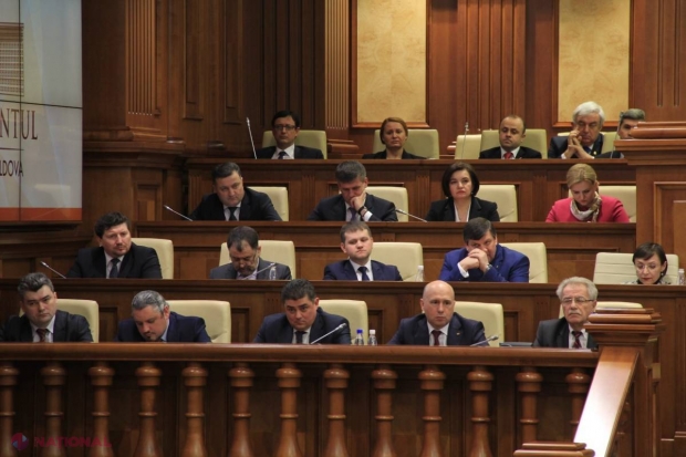 Guvernul Filip, învestit la miez de noapte, se convoacă tot pe întuneric. Când va avea loc prima ședință a noului Executiv