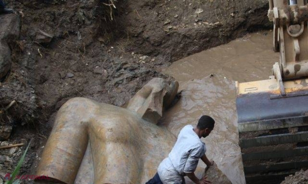 VIDEO // Când au dat peste această statuie veche de 3.000 de ani, arheologii au avut parte de o SURPRIZĂ: „E clar, asta e mâna EXTRATEREŞTRILOR!”