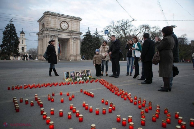 FOTO // Victimele violențelor din 7 aprilie 2009, comemorate la Chișinău