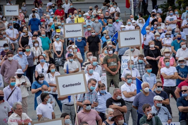 Protest al PAS împotriva guvernării: „Dodon se ocupă cu preluarea afacerilor și eliberarea hoților din pușcărie. Dodon, vino acasă de la MARE. Noi vom avea grijă să ajungi de la mare la răcoare”