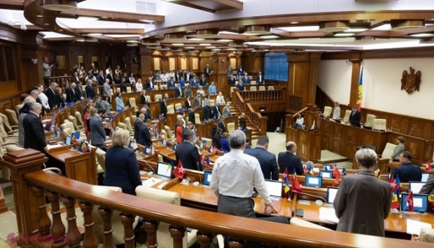 VIDEO // Minut de reculegere în Parlament, în memoria victimelor foametei organizate de regimul sovietic în Basarabia: Deputații comuniști Constantin Starîș, Oleg Reidman, Inga Sibova și Diana Caraman au sfidat acțiunea de comemorare