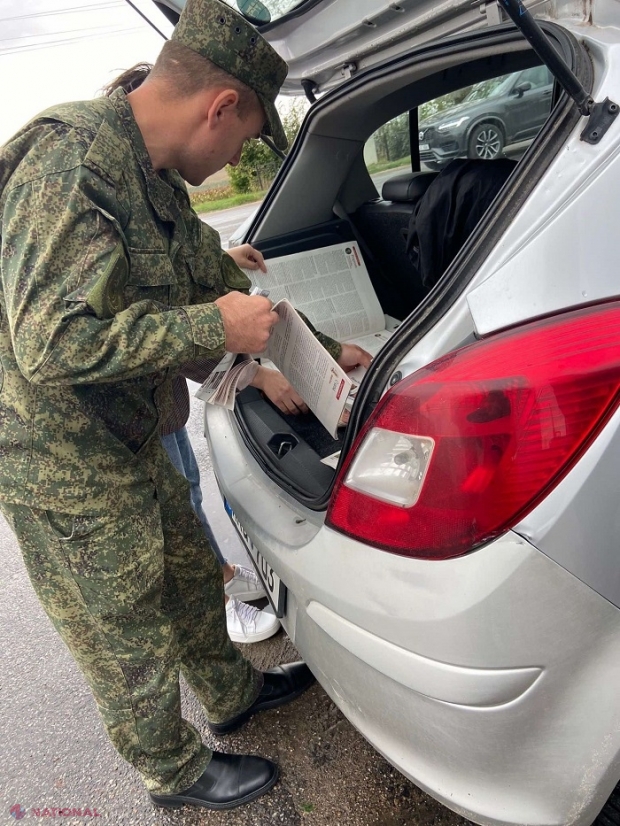PROVOCARE // Scriitori de la Chișinău care mergeau la o școală cu predare în limba română din stânga Nistrului, interziși în Transnistria: Le-au fost confiscate ziarele și au fost trimiși înapoi