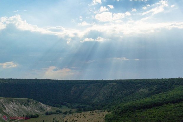 METEO Nori și PLOI până sâmbătă. Săptămâna viitoare ne așteaptă zile FIERBINȚI de tot