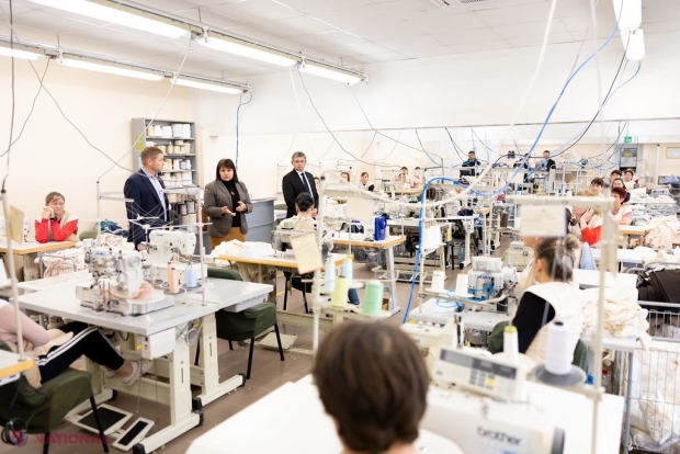 FOTO // Haine pentru copii „Made in Moldova”, vândute într-un magazin din Italia. Afacerea a fost inițiată acum 20 de ani într-un mic atelier din Sadaclia, iar acum acolo lucrează peste 130 de de angajați