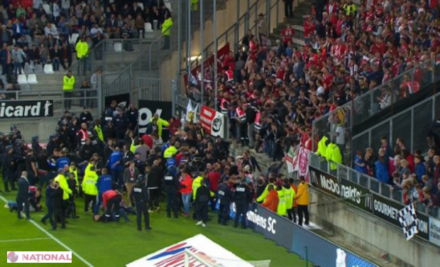 FOTO // Momente şocante în Franța. Balustrada tribunei s-a prăbușit peste oameni, fanii - striviți