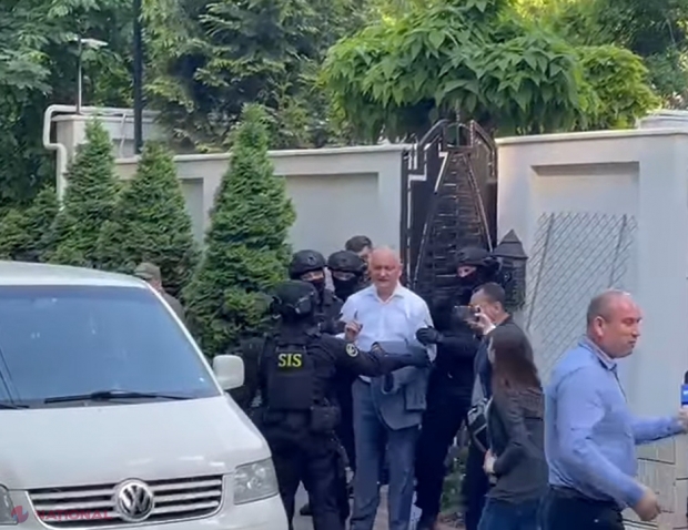 Răvașul de la miezul NOPȚII scris de Dodon din IZOLATORUL de detenție. RETRAS din politică, ex-președintele se consideră și acum LIDERUL opoziției, care ar fi hărțuit de putere. „Până și în politică trebuie să existe omenie...”