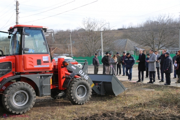 FAO a donat TRACTOARE pentru trei localități din R. Moldova: Vor fi folosite la întreținerea și dezvoltarea infrastructurii publice locale 