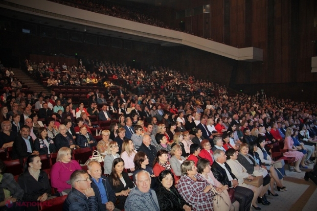 „Pedagogul anului 2019”: Cei mai buni profesori, învățători și educatori din R. Moldova