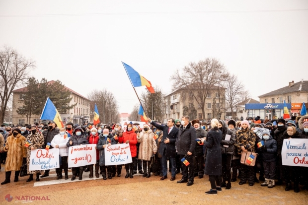 FOTO // Protest împotriva GUVERNĂRII la Orhei: Cei prezenți au cerut DEMISIA Guvernului, iar Consiliul Raional Orhei a votat o declarație în acest sens. „Începutul sfârșitului actualei guvernări începe aici, la Orhei”