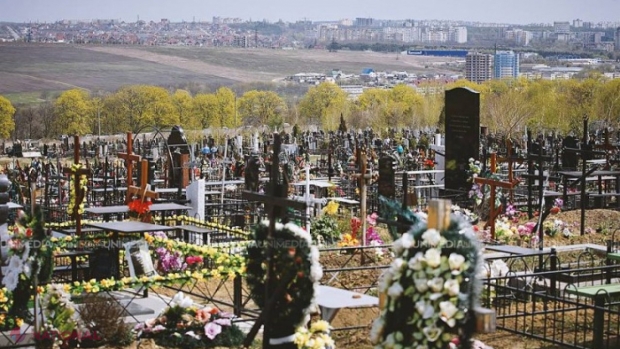 Cimitirele din Chișinău rămân ÎNCHISE de Paștele Blajinilor: „Da, avem acum o scădere a numărului de cazuri, dar asta nu trebuie să ne relaxeze”