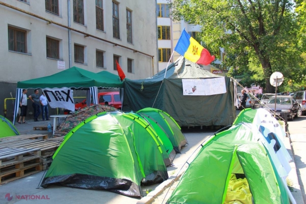 Protestul din fața casei lui Plahotniuc, INTERZIS de judecători