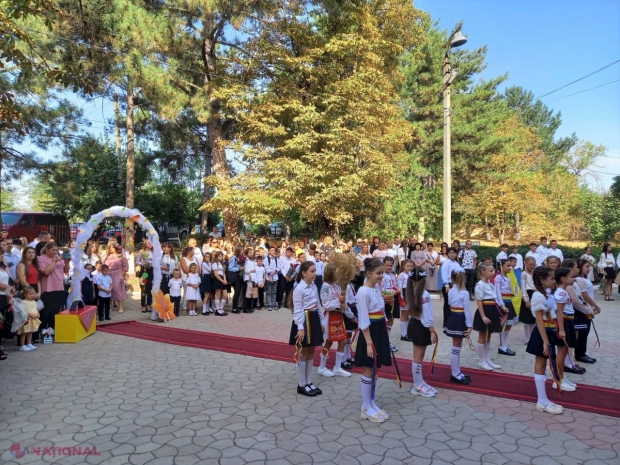 Elevii Liceului „Ștefan cel Mare și Sfânt” din Grigoriopol, la școală, pe 1 septembrie: Vicepremierul Serebrian le-a mulțumit pedagogilor și părinților pentru curajul și devotamentul față de cauza națională