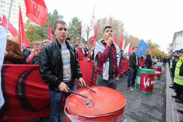 Perle de la vârf: Clinton - la saxofon, Voronin - la tobe