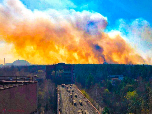 FOTO, VIDEO // Kievul oferă DETALII despre incendiul de la Cernobîl, care poate afecta grav și R. Moldova. Un activist dă ALARMA: „Incendiul s-a extins până la Pripyat, la doi kilometri de locul unde sunt depozitate cele mai RADIOACTIVE deșeuri”