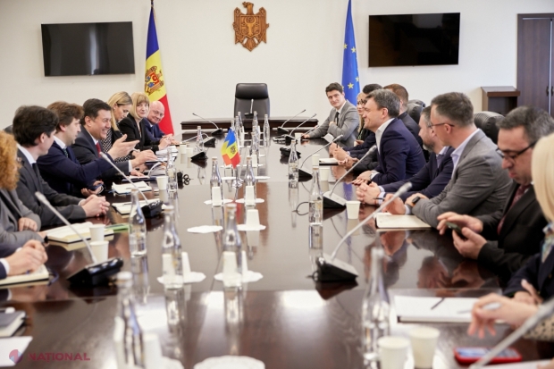 FOTO // „Semn de mare RESPECT pentru mediul românesc de faceri din R. Moldova”. Dorin Recean și-a făcut apariția INOPINAT la o întrevedere dintre membrii AIR și MINIȘTRII Economiei de pe ambele maluri ale Prutului