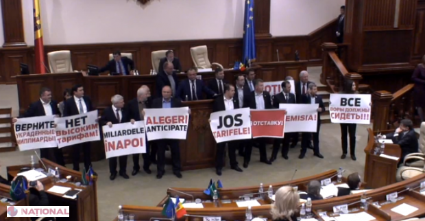 Socialiștii au BLOCAT tribuna Parlamentului. Candu, chemat „la covor”