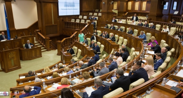 Miniștrii Jizdan și Babuc SCAPĂ de audieri în Parlament vizavi de gazele lacrimogene de la marșul LGBT și uniformele școlare