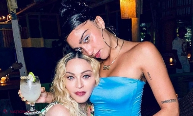 FOTO // Lourdes, pe urmele mamei sale celebre. Fiica Madonnei, protagonista unei ședințe foto în lenjerie intimă pentru colecția Rihannei