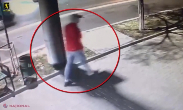 VIDEO // Un tânăr a fost deposedat în centrul capitalei de telefonul mobil. Hoțul i-a smuls din mână dispozitivul, dar a fost surprins de camerele de luat vederi 