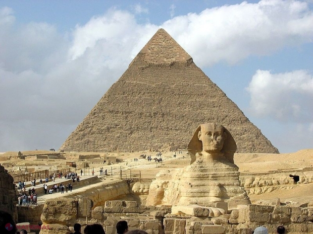 VIDEO // Incident SCANDALOS petrecut în vârful celei mai mari piramide din Egipt, singura minune antică care mai există astăzi. Autorităţile doresc pedepsirea imediată a vinovaţilor 
