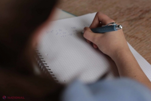 Zeci de mii de absolvenți ai clasei a IX-a susțin pretestarea la matematică