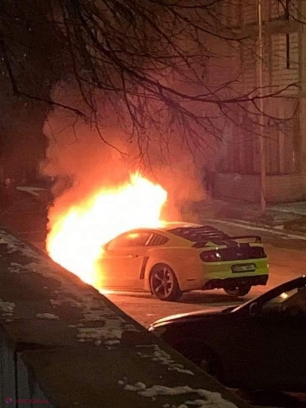 FOTO // Un bolid de lux a ARS ca o torță în centrul capitalei