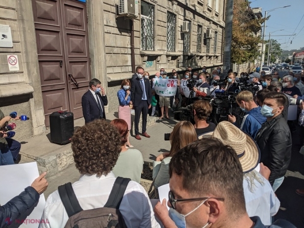 VIDEO // PAS a depus la CEC peste 25 de mii de semnături în favoarea candidaturii Maiei Sandu la alegerile prezidențiale: „Toți oamenii din această republică merită să trăiască bine acasă”