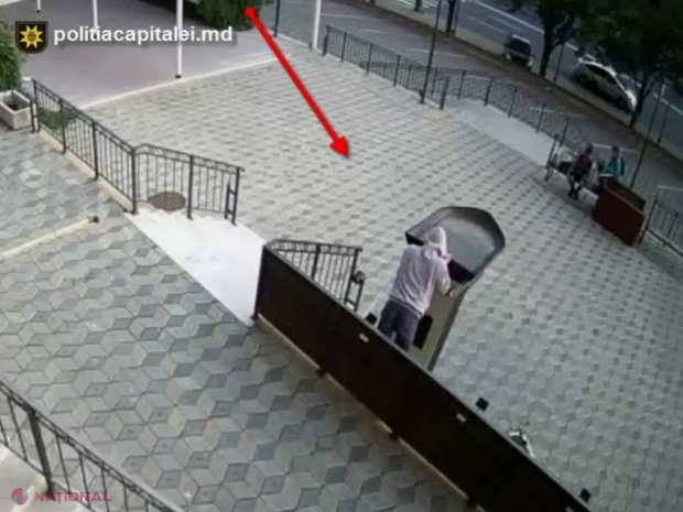 VIDEO // Momentul în care patru inși, inclusiv copii de 13 ani, sparg aparate sportive de pe străzile Chișinăului și fură bani