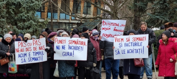 Flashmob organizat la Parlament de către Partidul „ȘOR”, întru susținerea inițiativei de a obliga Guvernul să plătească facturile cetățenilor pentru lunile de iarnă