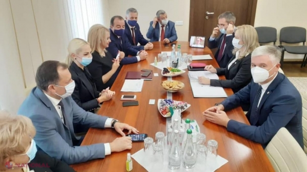 Platforma „Pentru Moldova” o acuză pe Maia Sandu că ar fi recurs la AMENINȚĂRI la prima ședință a CSS. Aceștia sugerează că președintele ar putea fi SUSPENDAT din funcție