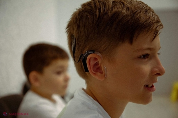 Mașini de scris Braille, video-lupe, software-uri de citire a ecranului sau tastaturi adaptate: UNICEF, donație pentru copiii cu deficiențe de văz și auz din R. Moldova, în valoare de trei milioane de lei