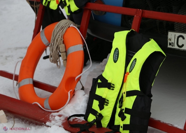 Un tânăr de 21 de ani, SUB gheața lacului de la Ghidighici: A mers să pescuiască și a fost la un pas de înec