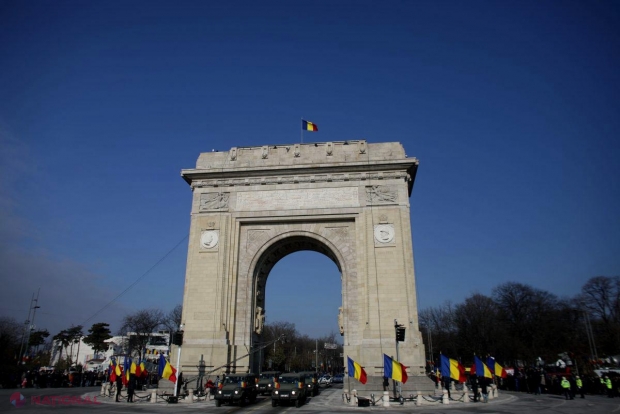 Ziua Naţională a României // 20.000 de oameni la PARADA de la Arcul de Triumf. Defilarea ARMATEI, după SHOW-urile tehnicii militare şi cel aviatic. 21 de salve de tun, trase în timpul intonării imnului