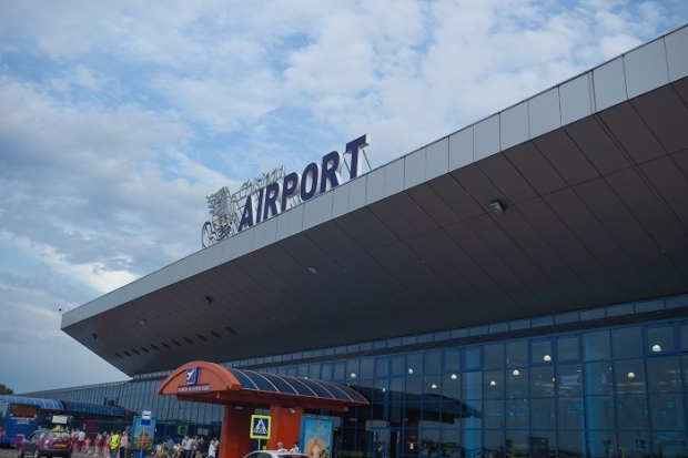 IMPORTANT // Măsuri sporite de SECURITATE la Aeroportul Internațional Chișinău: Prezență la aeroport cu trei ore înainte de decolarea avionului și acces în aerogară doar pentru angajați și pasageri