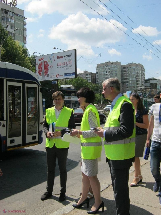 Oficiali de rang înalt ai UE şi ONU în R. Moldova au făcut-o pe polițiștii pe străzile din capitală