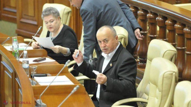 VIDEO // Un lider socialist îi numeşte „HOŢI