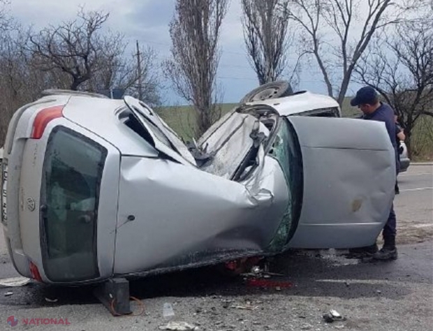 VIDEO, FOTO // Accident rutier groaznic în apropierea orașului Sângerei. Trei persoane au DECEDAT în urma unei ciocniri violente dintre o motocicletă și un autoturism