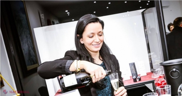 DECONSPIRARE // O spioană rusoaică la Napoli, infiltrată în baza NATO. Cine este aceasta și cum a reușit să stea la aceeași masă cu ofițeri importanți din cadrul NATO 