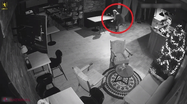 VIDEO // Momentul în care un ins intră într-un oficiu din Chișinău și fură șase laptopuri: A fost prins
