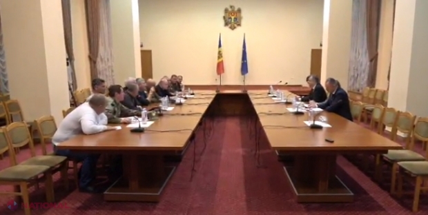 Întâlnirea veteranilor protestatari cu premierul: Ion Chicu îi ia din nou apărarea ministrului de Externe! „S-au schimbat guverne, dar un ministru care merge împotriva țării nu poate fi schimbat?”