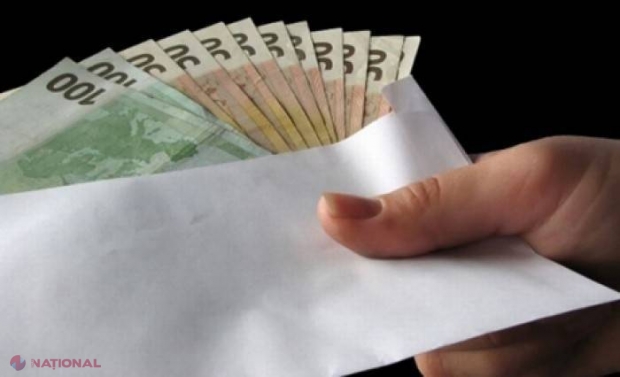 Avocată reținută a doua oară cu mită