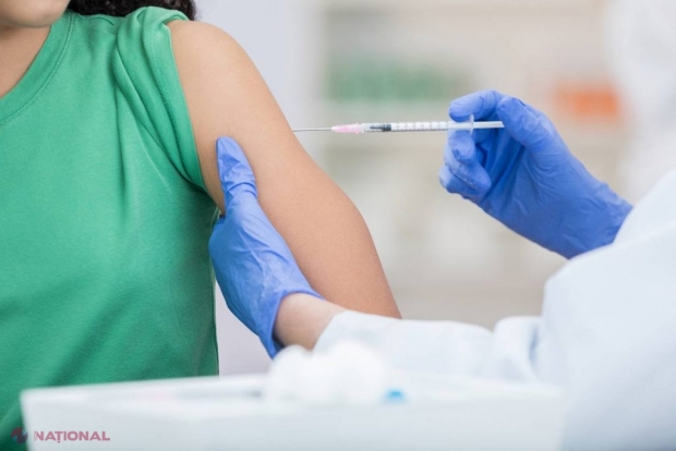 Mai trebuie persoanele vindecate de coronavirus să se vaccineze?